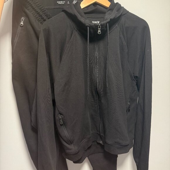 Old Navy High-Waisted Dynamic Fleece Jogger Sweatpants AND Dynamic Fleece Zip - Picture 9 of 10